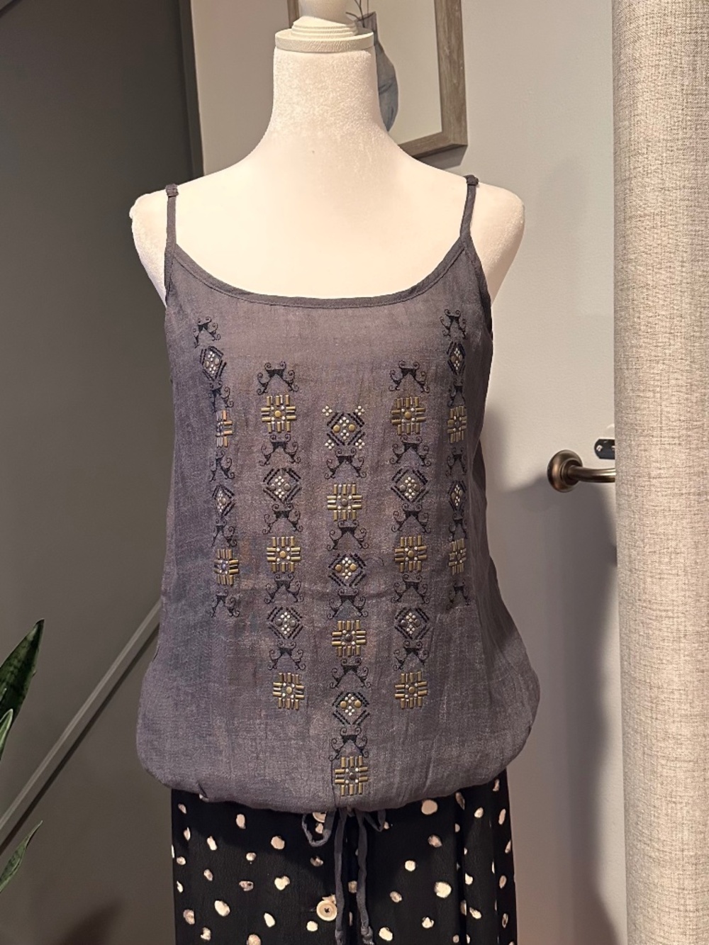 Maurices Sleeveless Gray Boho Top Size Large NWT